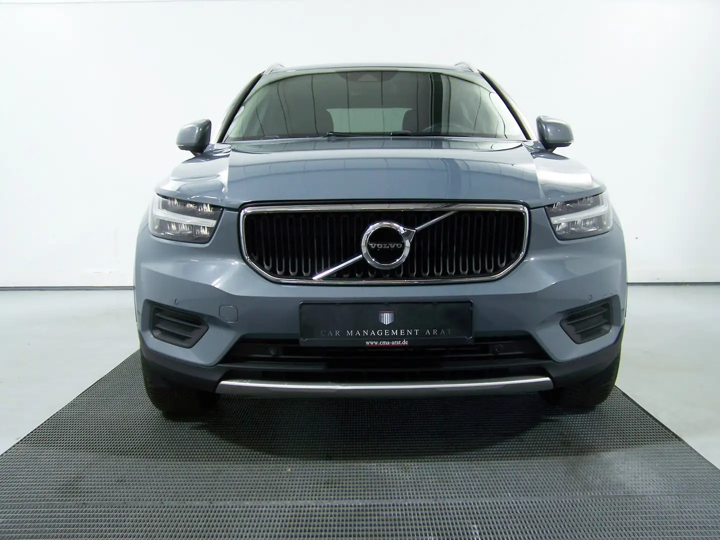 Volvo XC40 D3 Momentum Pro AUT 1.HAND+NAV+LED+SHZ+PDC Grau - 2