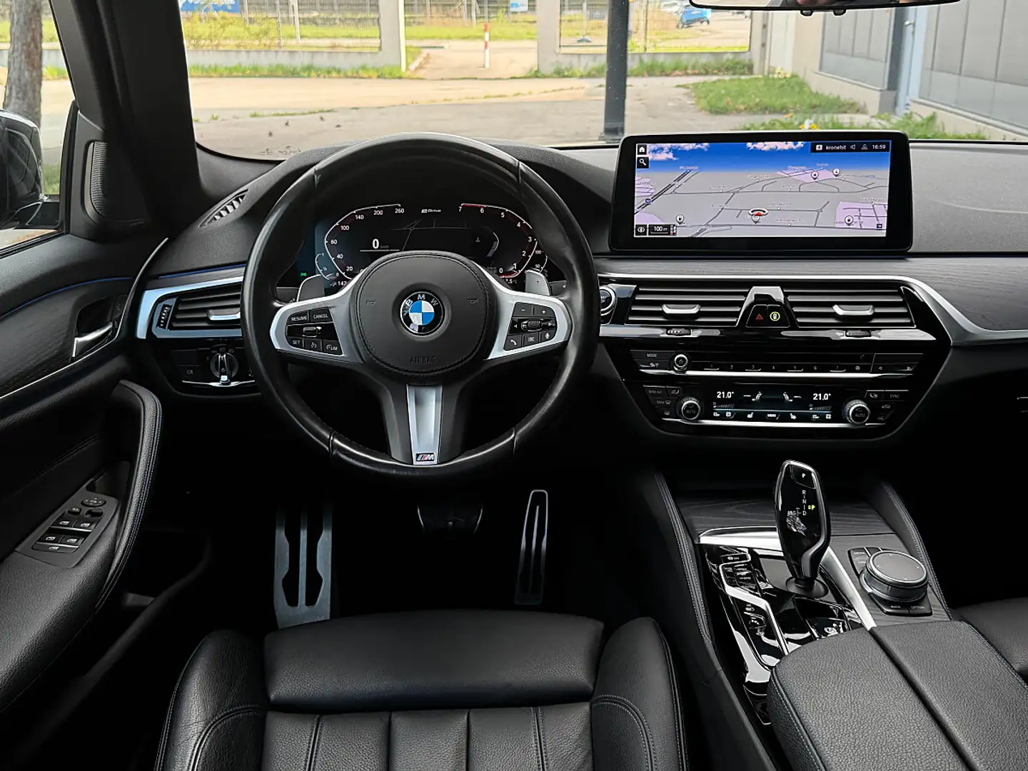 BMW 530 e PHEV // M-PAKET // Harman&Kardon // 360 Kamera Schwarz - 2