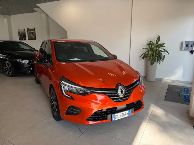 2023 Renault Clio in Orange for sale