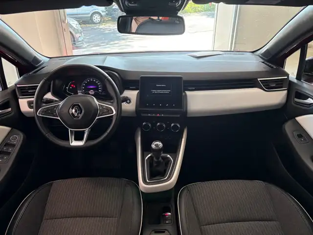 Renault Clio view 8