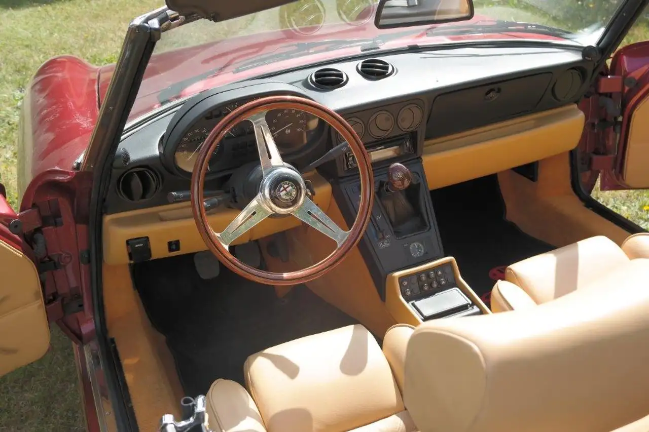 Alfa Romeo Spider 2.0 TRAUMZUSTAND Orig 42000Km, foto 11