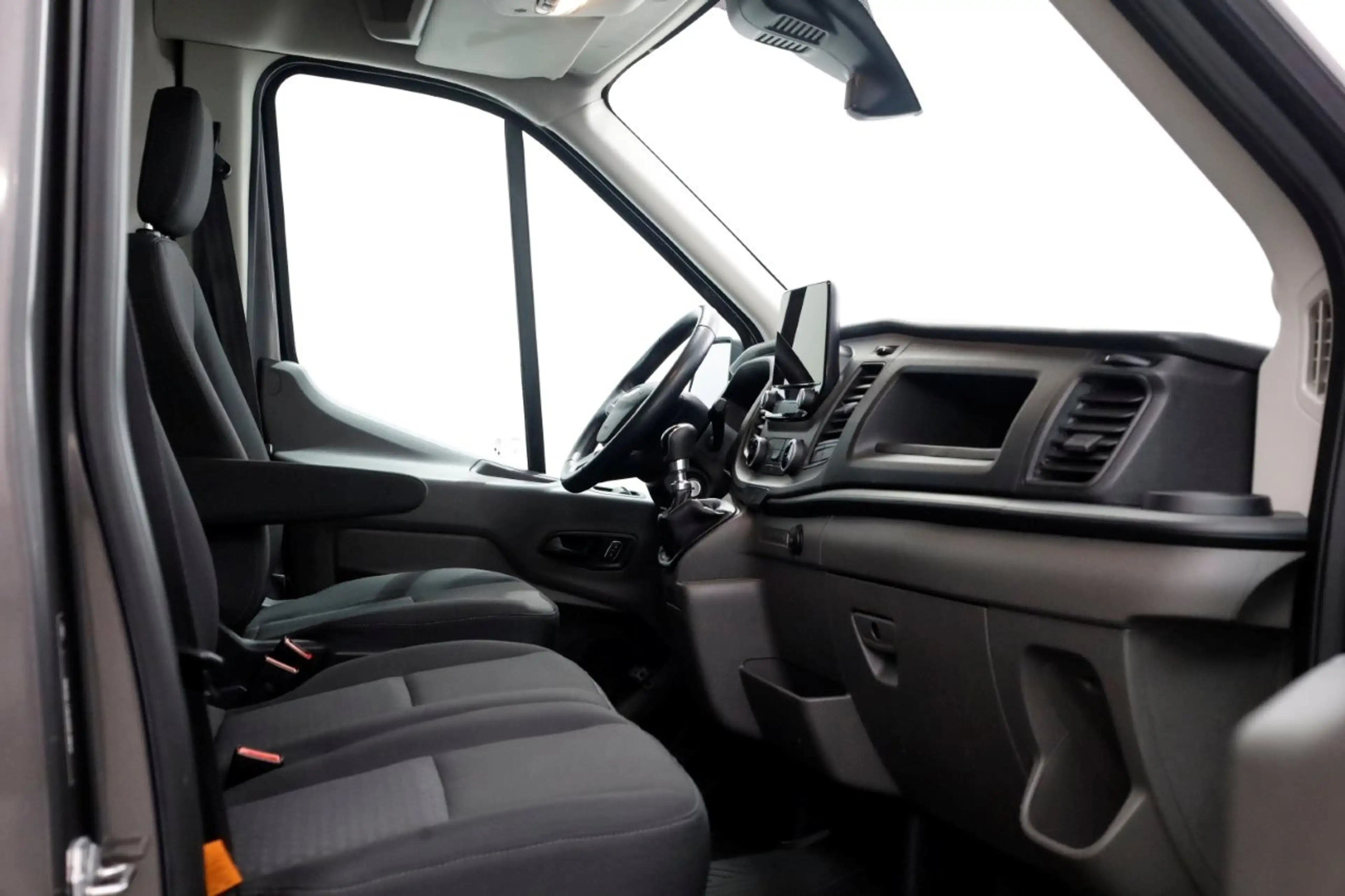 Ford Transit 330 2.0 TDCI 130pk L2H3 Trend Airco/Camera Laadkle — photo 6