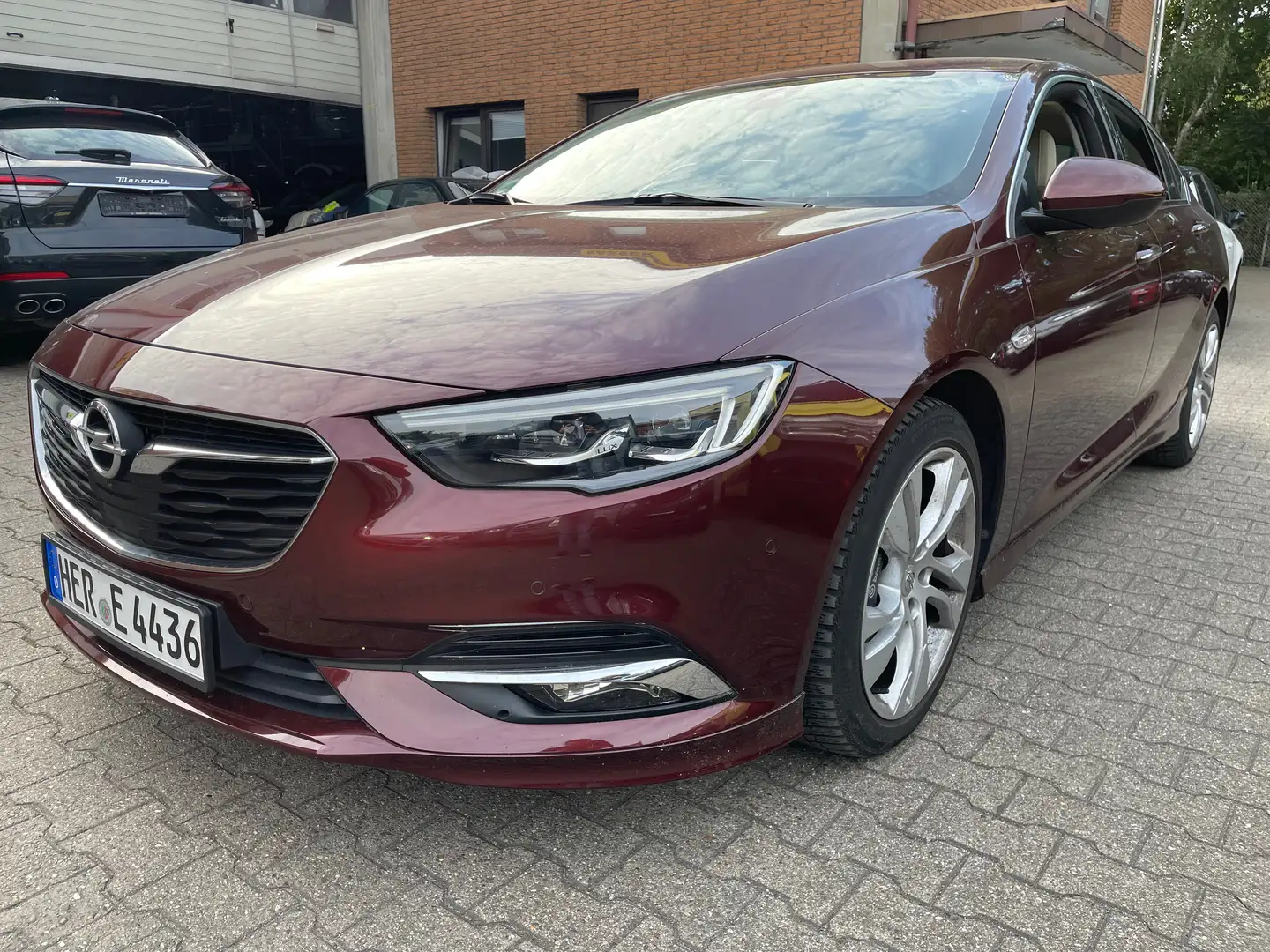 Opel Insignia Exclusive Grand Sport 4x4+Leder+Schiebedach+LED+ Rouge - 1