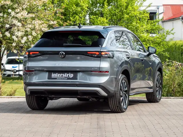 Volkswagen T-Roc view 6