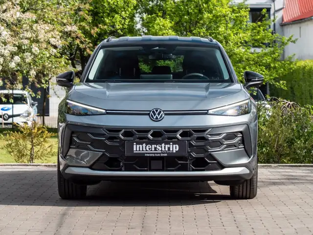 Volkswagen T-Roc view 2