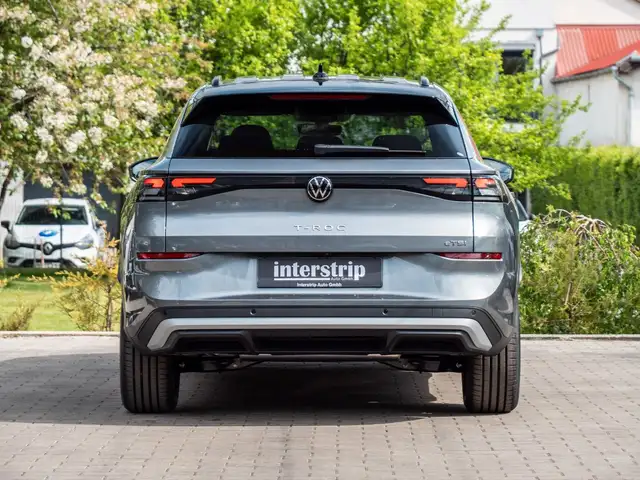 Volkswagen T-Roc view 5