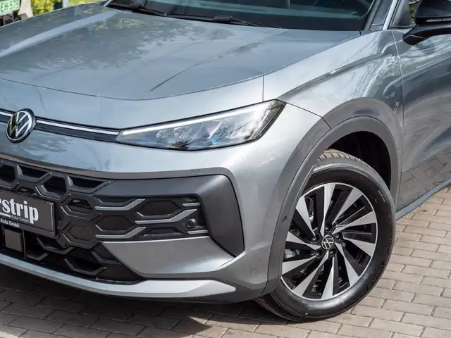 Volkswagen T-Roc view 7