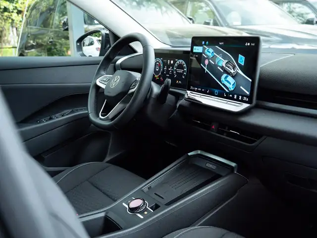 Volkswagen T-Roc view 15