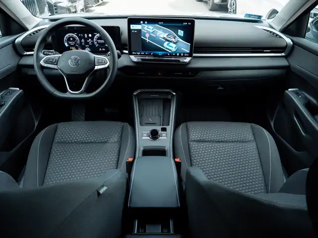 Volkswagen T-Roc view 14