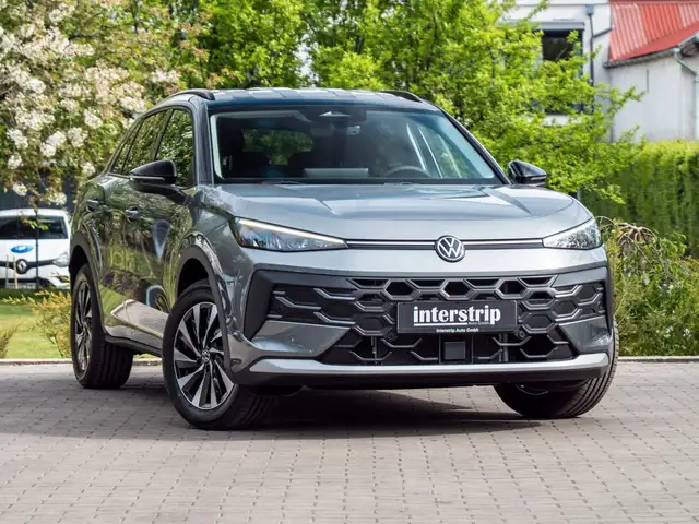 Volkswagen T-Roc view 3