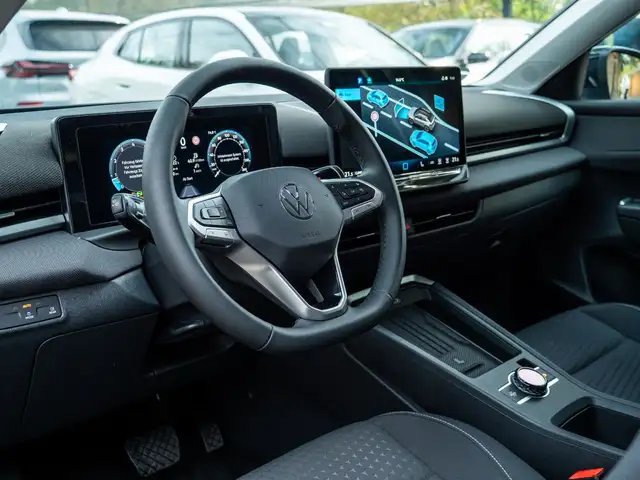 Volkswagen T-Roc view 12