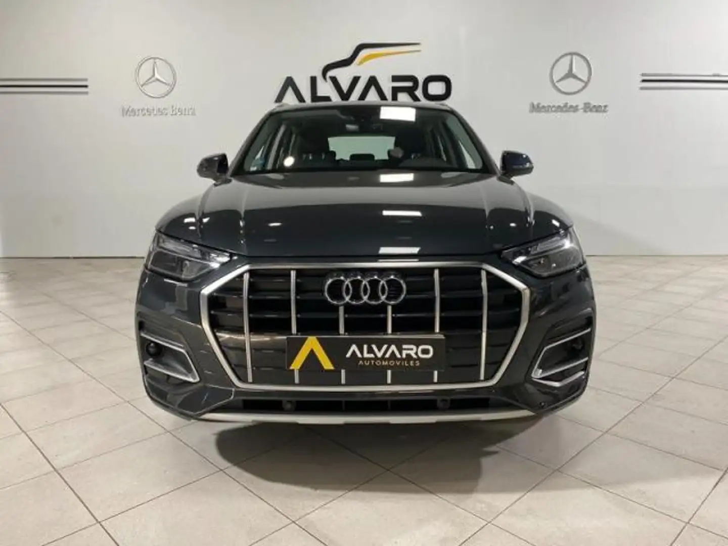 Audi Q5 ADVANCE Grau - 2