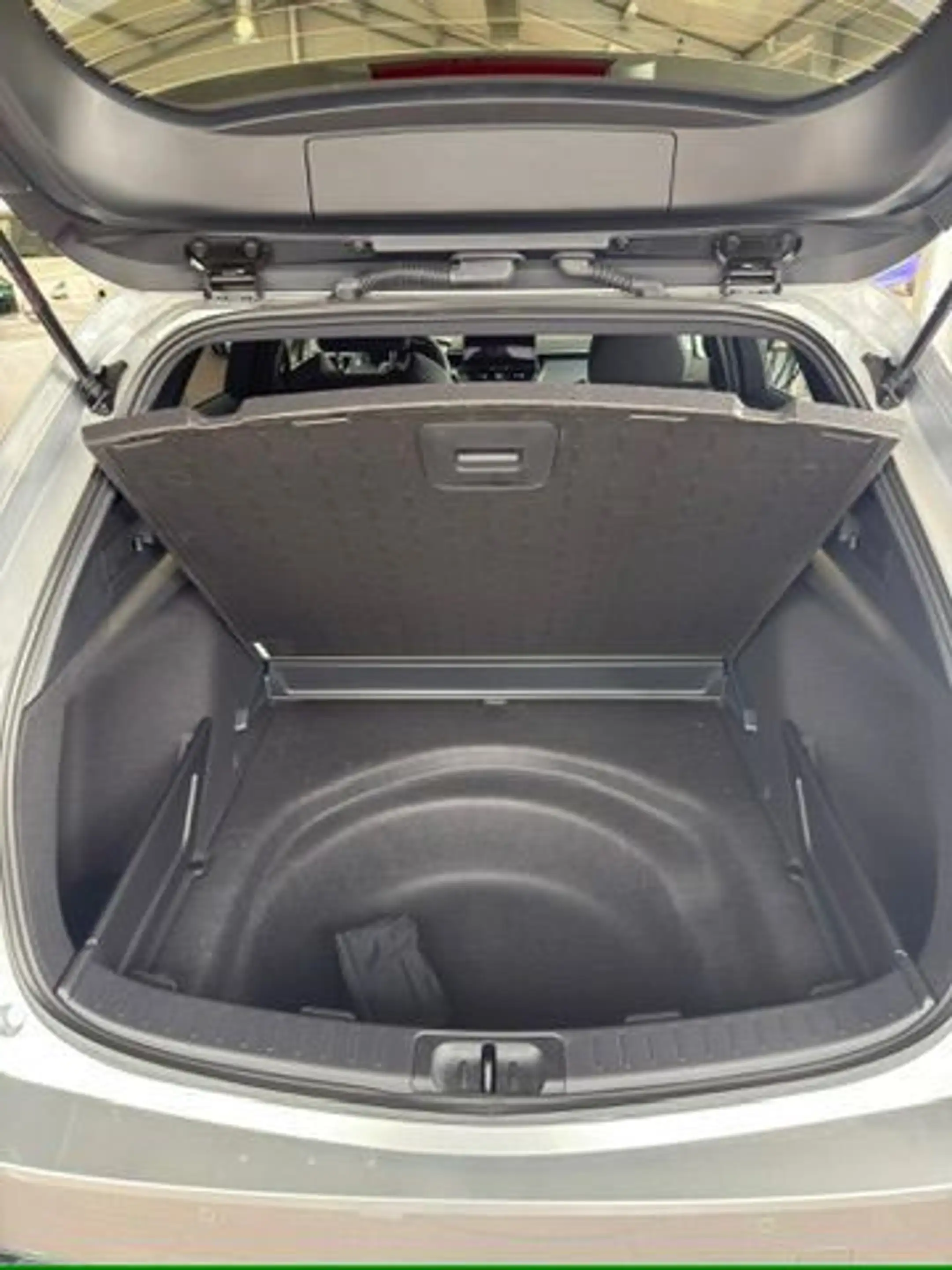 Suzuki Swace 1.8 Hybrid Comfort+ — photo 12