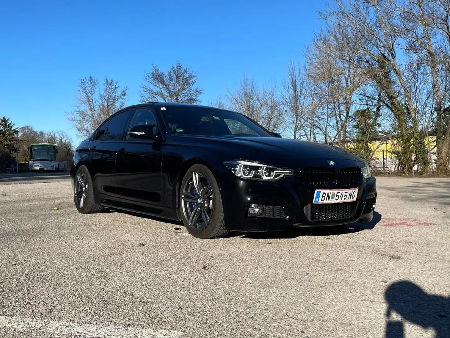 BMW 330 330d M Sport Aut. M Sport Schwarz - 2