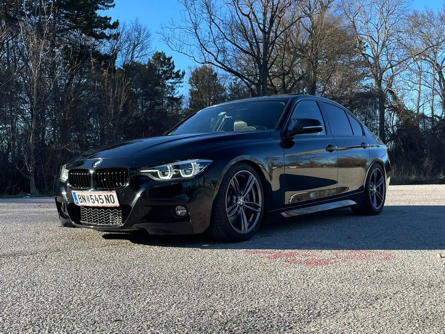 BMW 330 330d M Sport Aut. M Sport Schwarz - 1