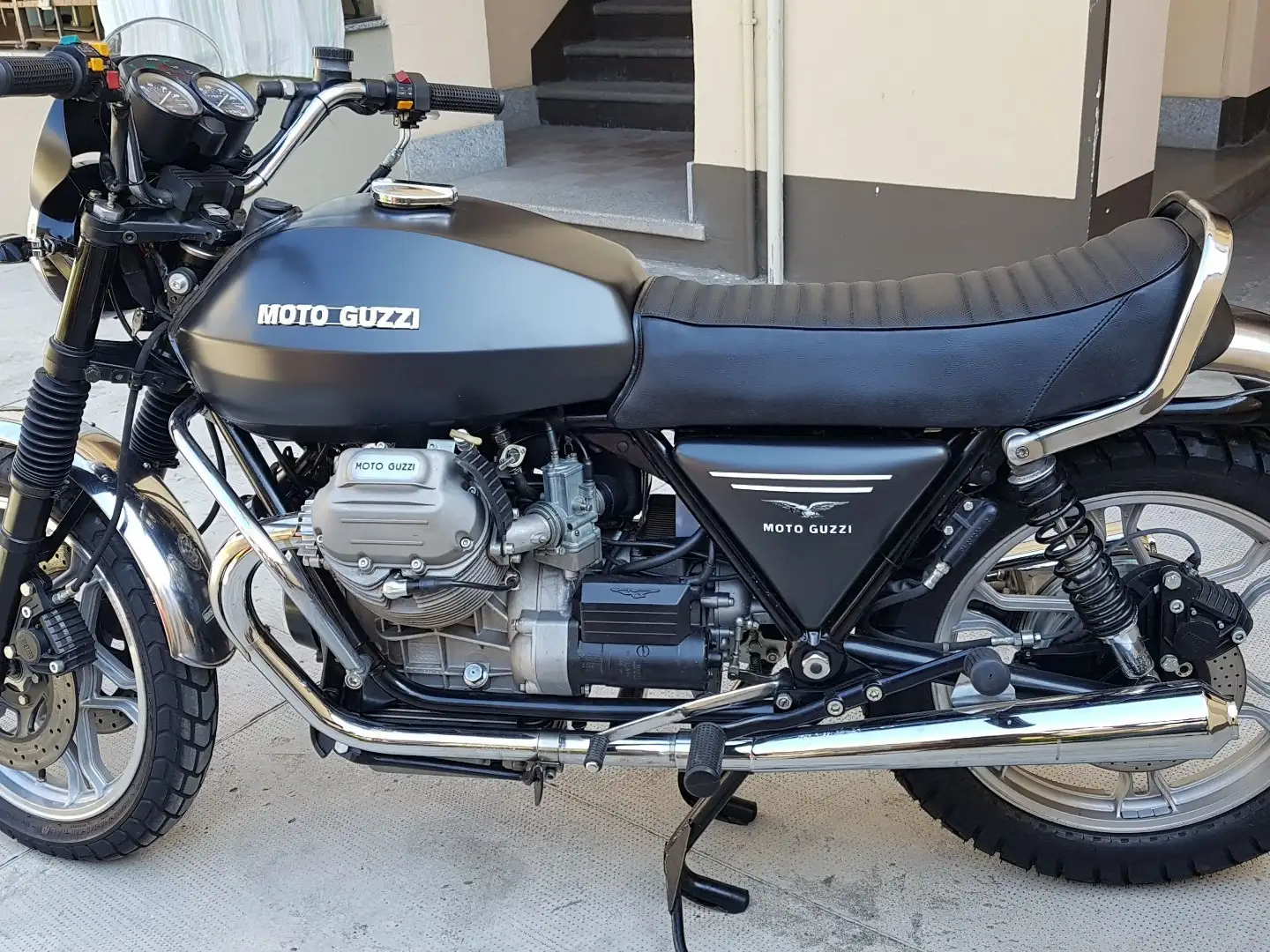 Moto Guzzi 850 T Negru - 1