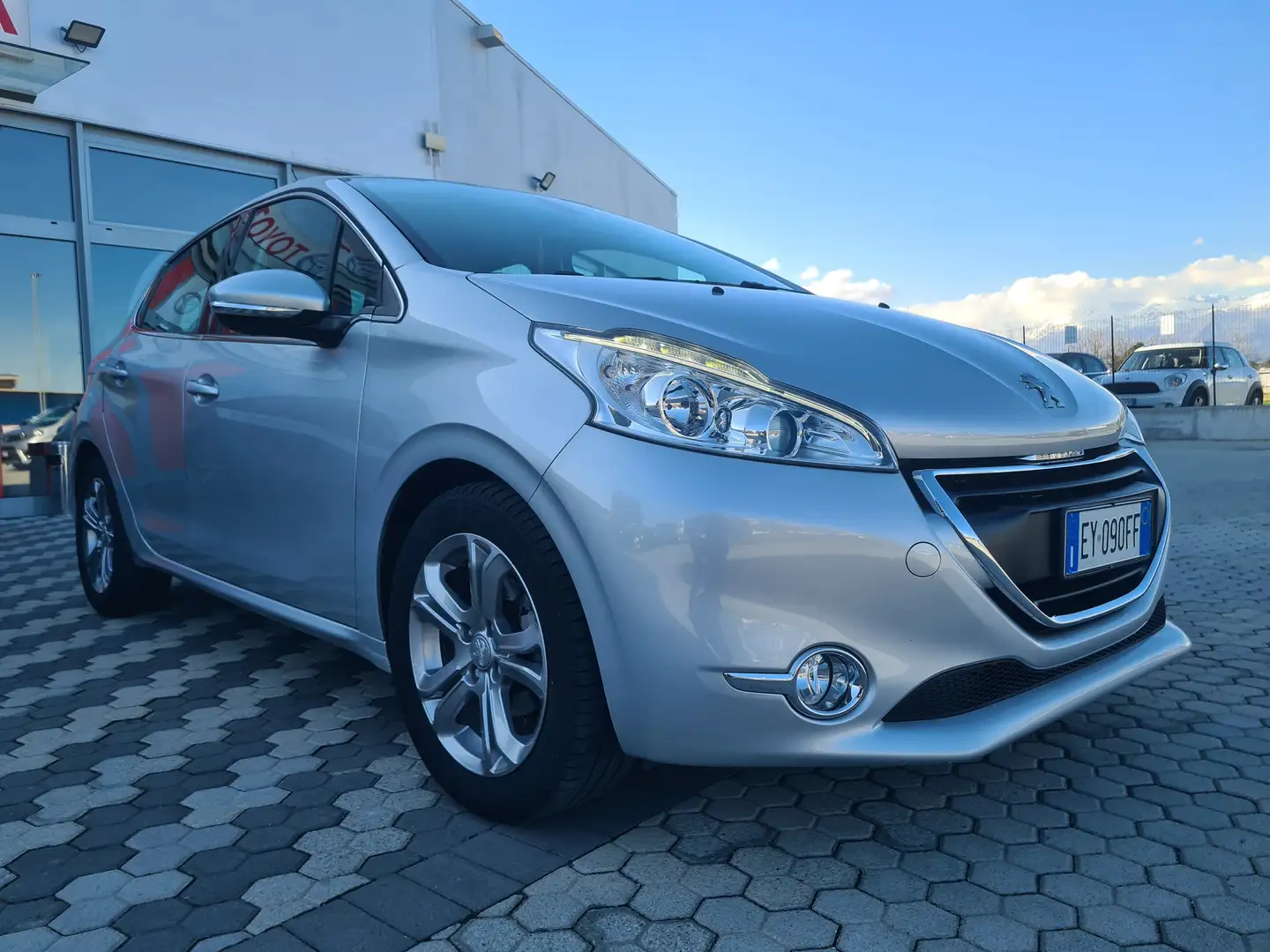 Peugeot 208 208 5p 1.2 puretech Allure E6 Stříbrná - 2
