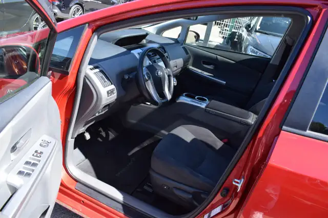 Toyota Prius+ view 17