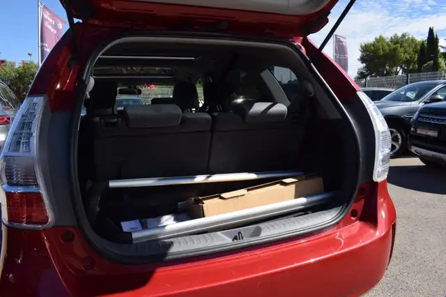 Toyota Prius+ view 16