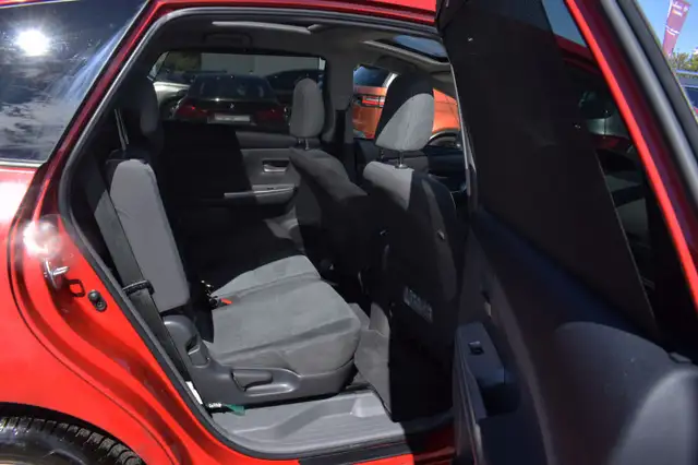 Toyota Prius+ view 14