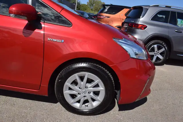 Toyota Prius+ view 9