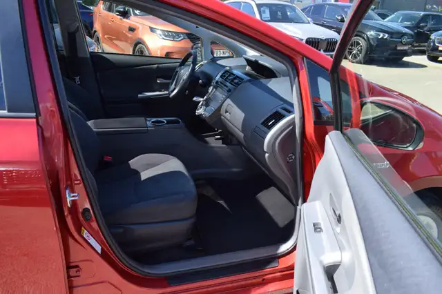 Toyota Prius+ view 18