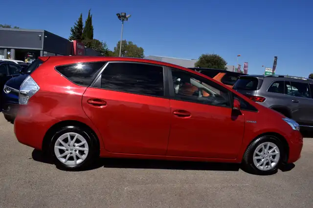 Toyota Prius+ view 12