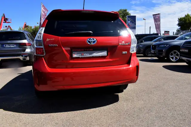 Toyota Prius+ view 10