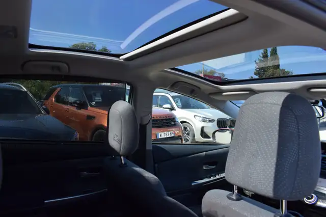 Toyota Prius+ view 19