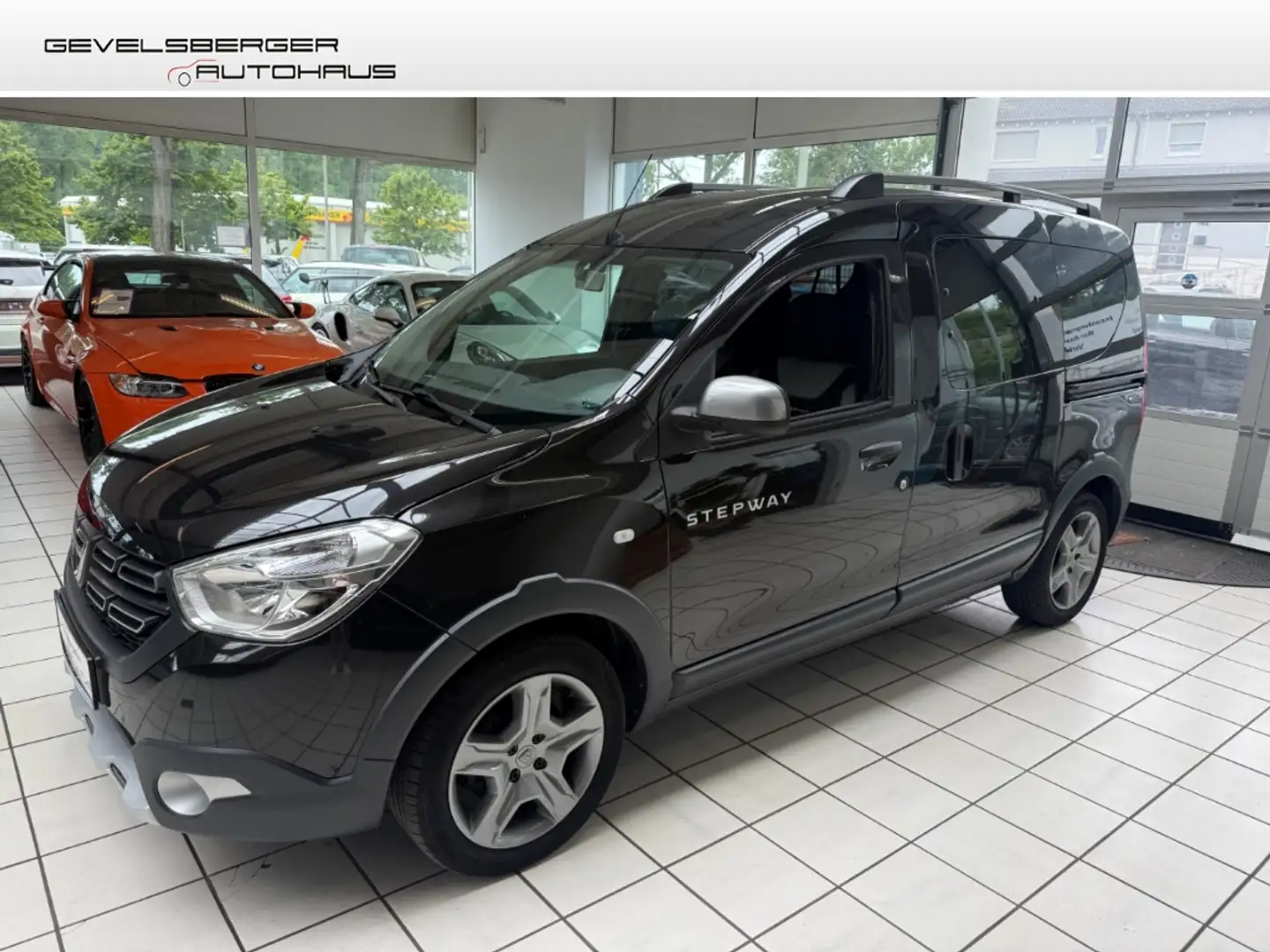 Dacia Dokker Stepway Plus 1.3 TCe 130 EU6d-T Navigation Bluetoo Noir - 1