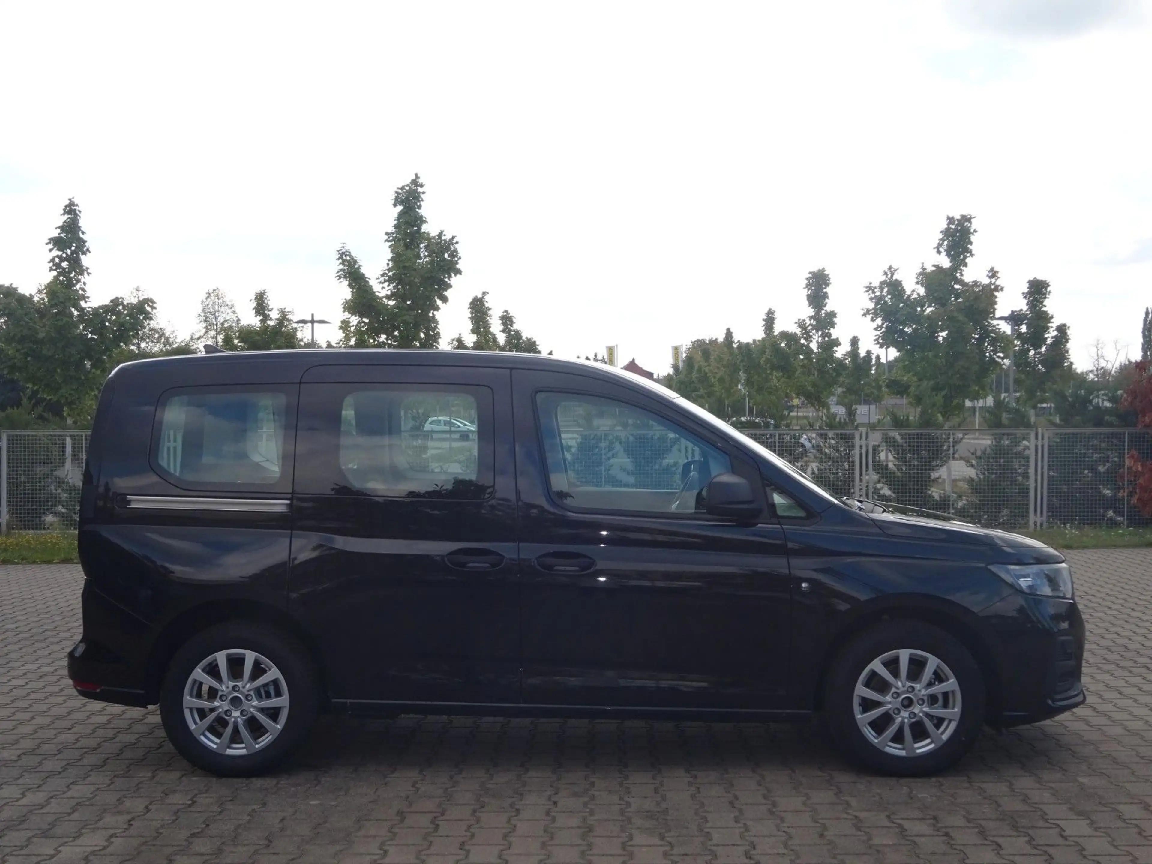 Ford Tourneo Connect L1 Trend Standhz SHZ GRA Navi — photo 10