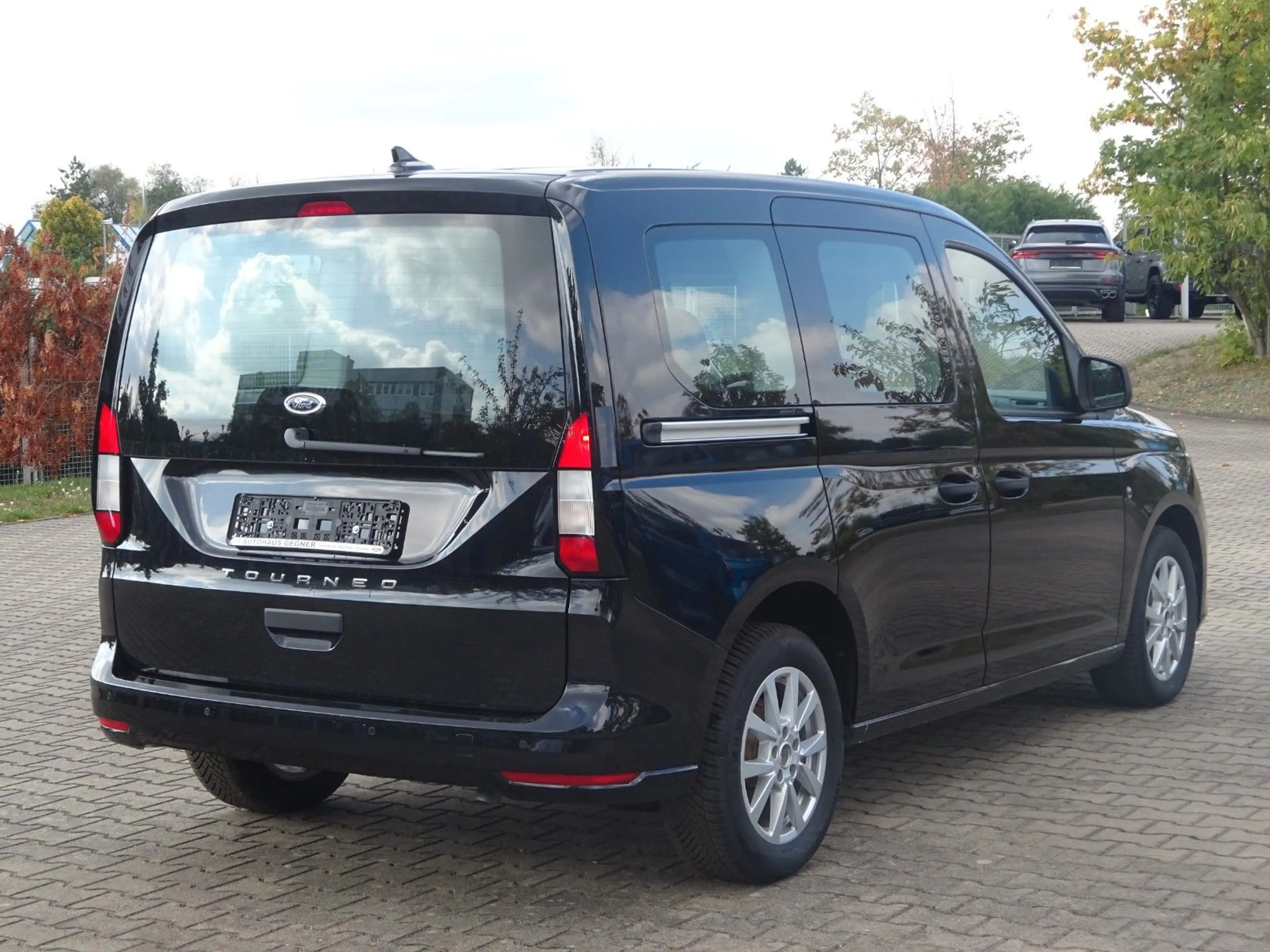 Ford Tourneo Connect L1 Trend Standhz SHZ GRA Navi — photo 9