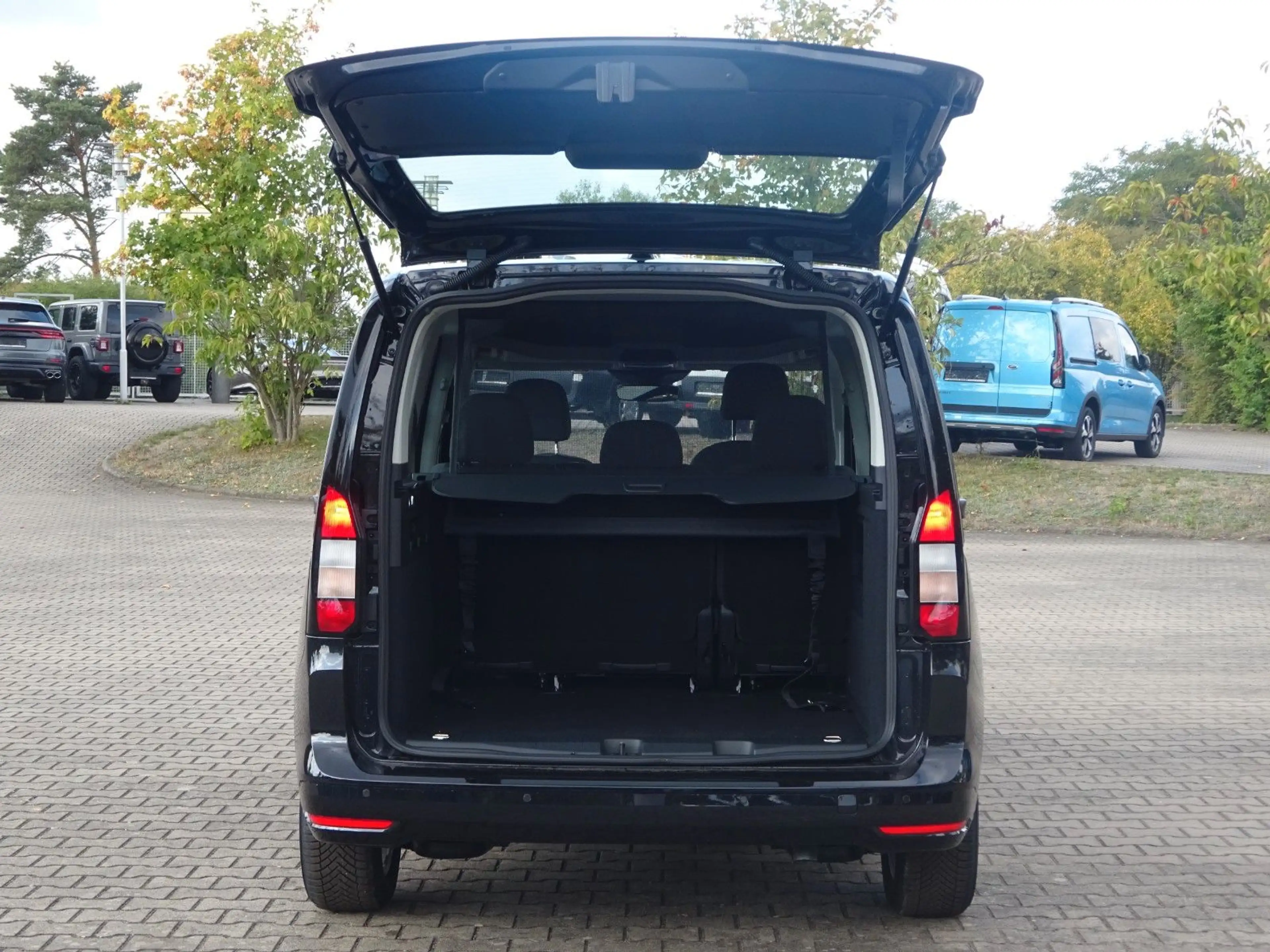 Ford Tourneo Connect L1 Trend Standhz SHZ GRA Navi — photo 5