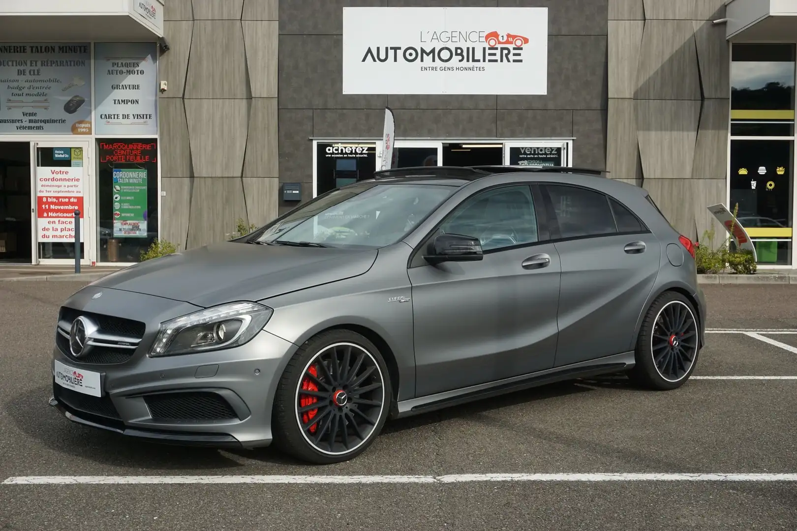 Mercedes-Benz A 45 AMG 2.0 i 16V Turbo 4MATIC 7G-DCT 360 cv Boîte Auto Grijs - 1