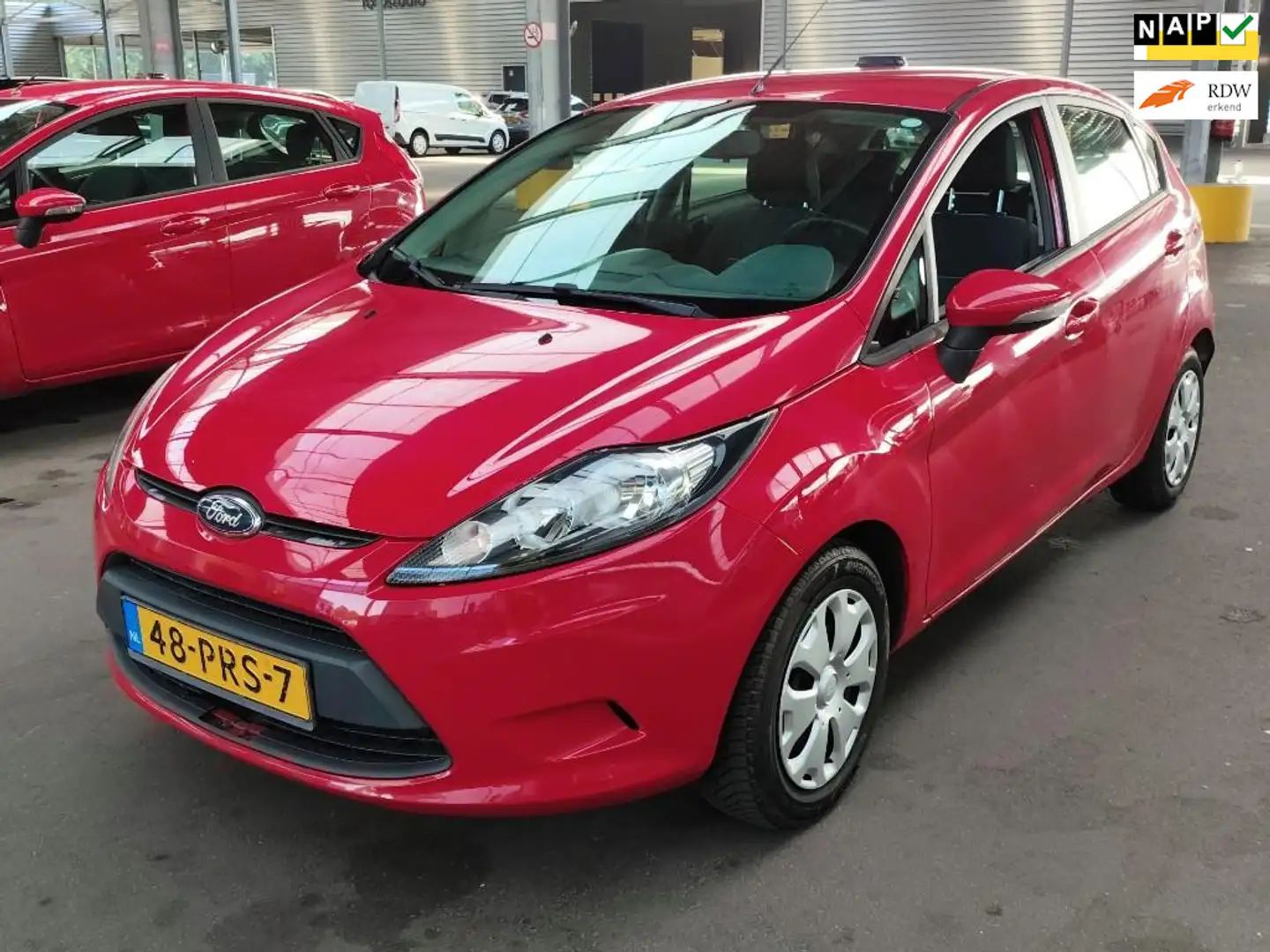 Ford Fiesta 1.6 TDCi ECOnetic Red - 1