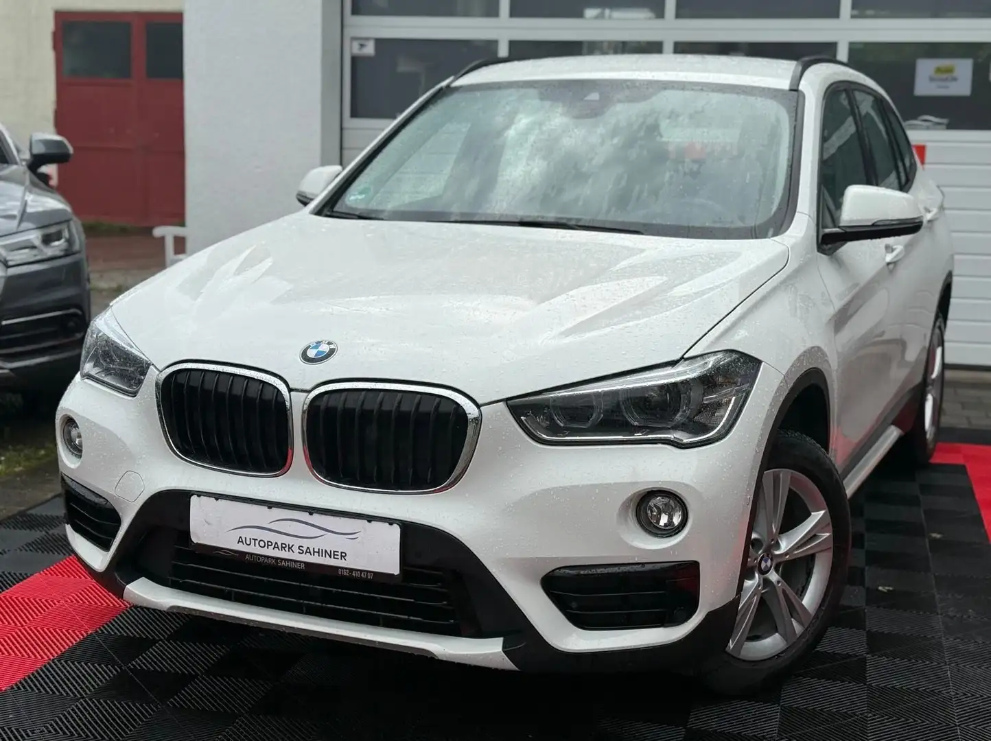 BMW X1 Baureihe X1 xDrive 18 d Sport Line Weiß - 1