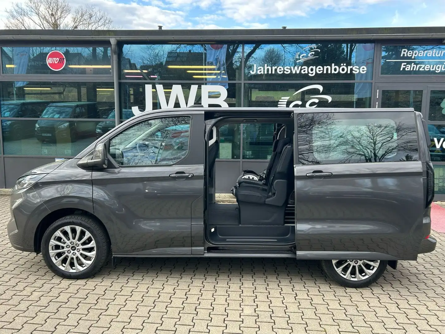 Ford Tourneo Custom Tourneo Titanium L1 Standhz Aut. 4x4 Pano AHKabn Gris - 1