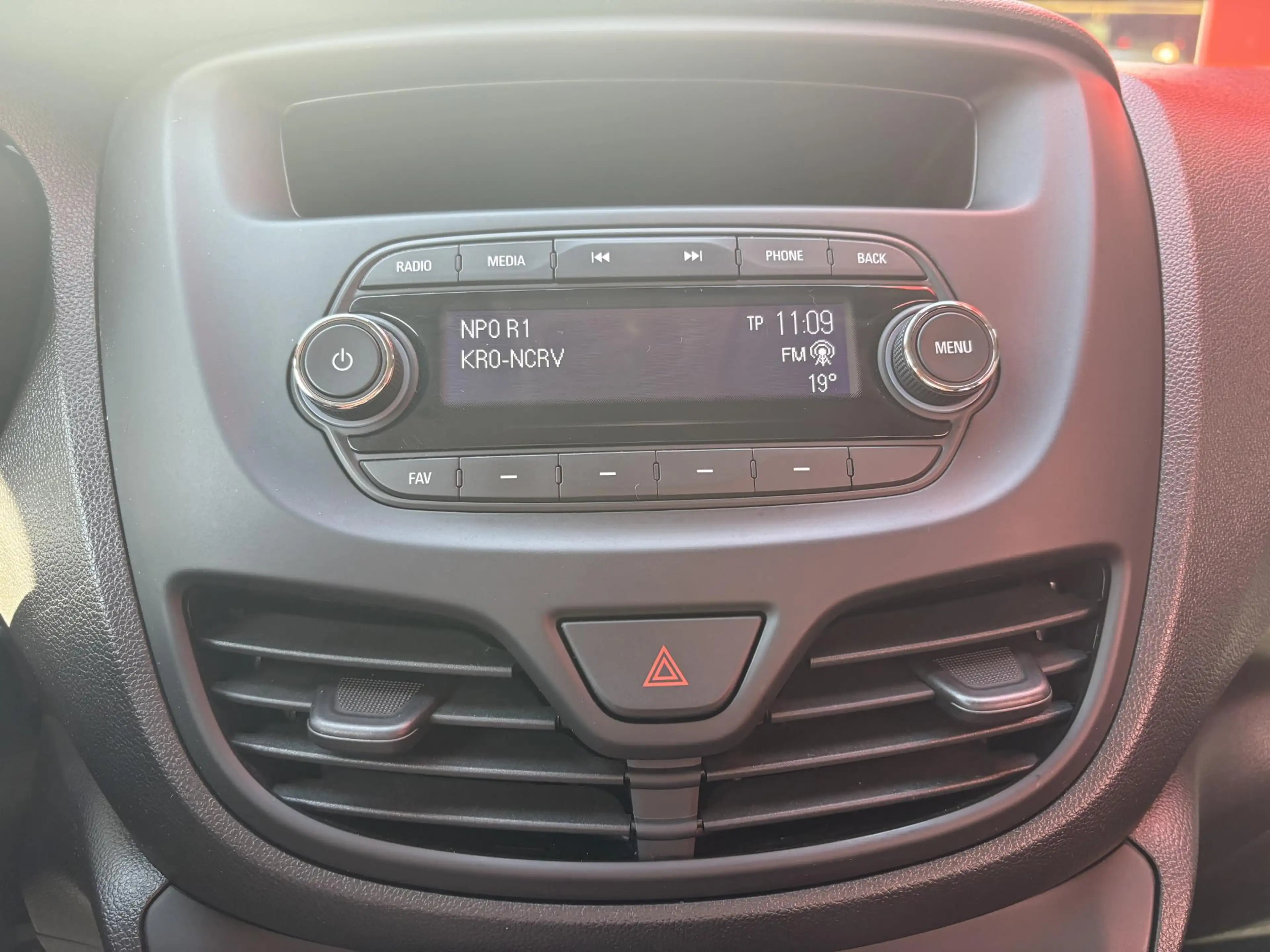 Opel Karl 1.0 ecoFLEX Edition — photo 21