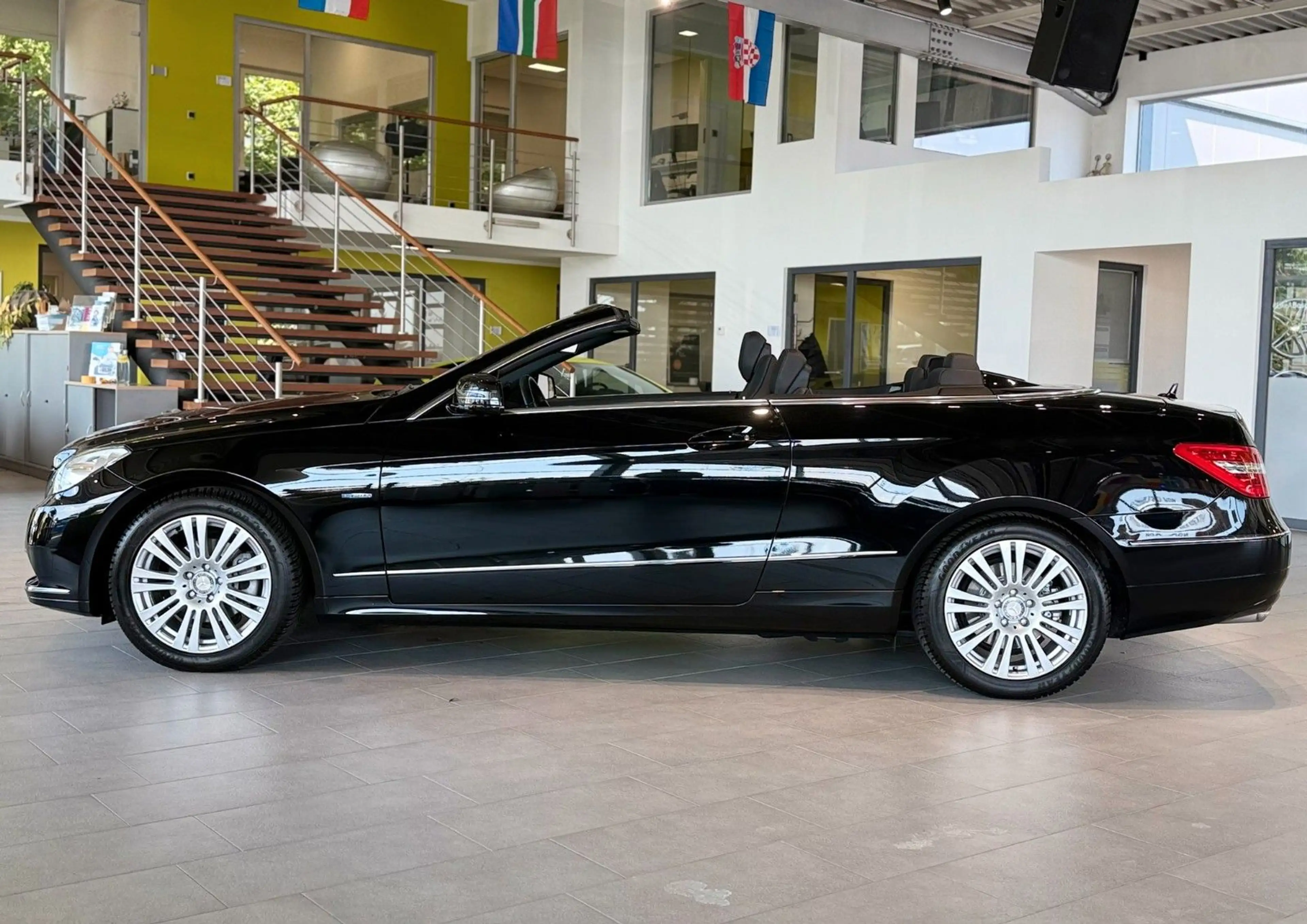 Mercedes-Benz E 250 Cabrio CGI TOP-Zustand*Navi*Leder*PDC* — photo 3