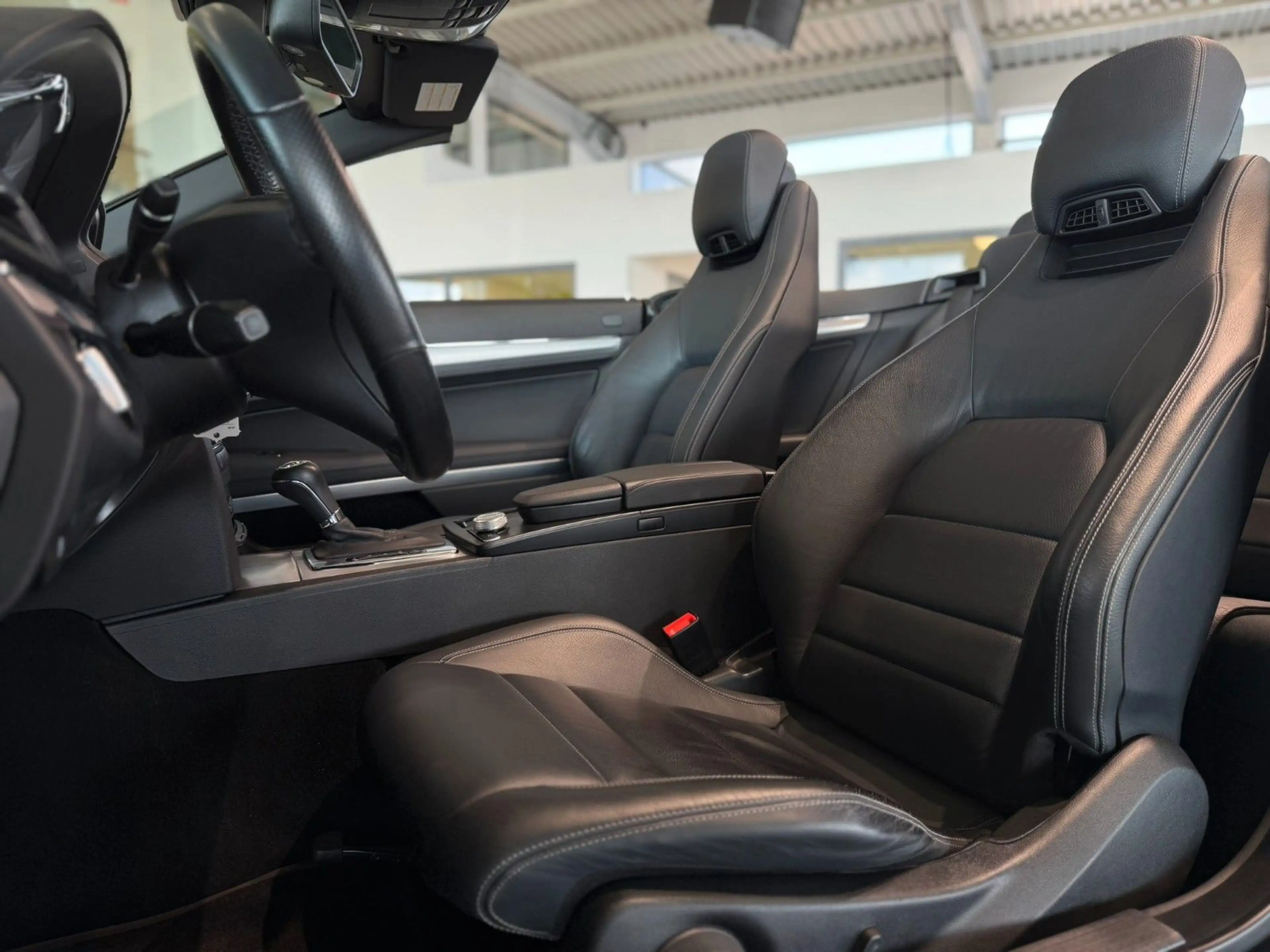 Mercedes-Benz E 250 Cabrio CGI TOP-Zustand*Navi*Leder*PDC* — photo 14