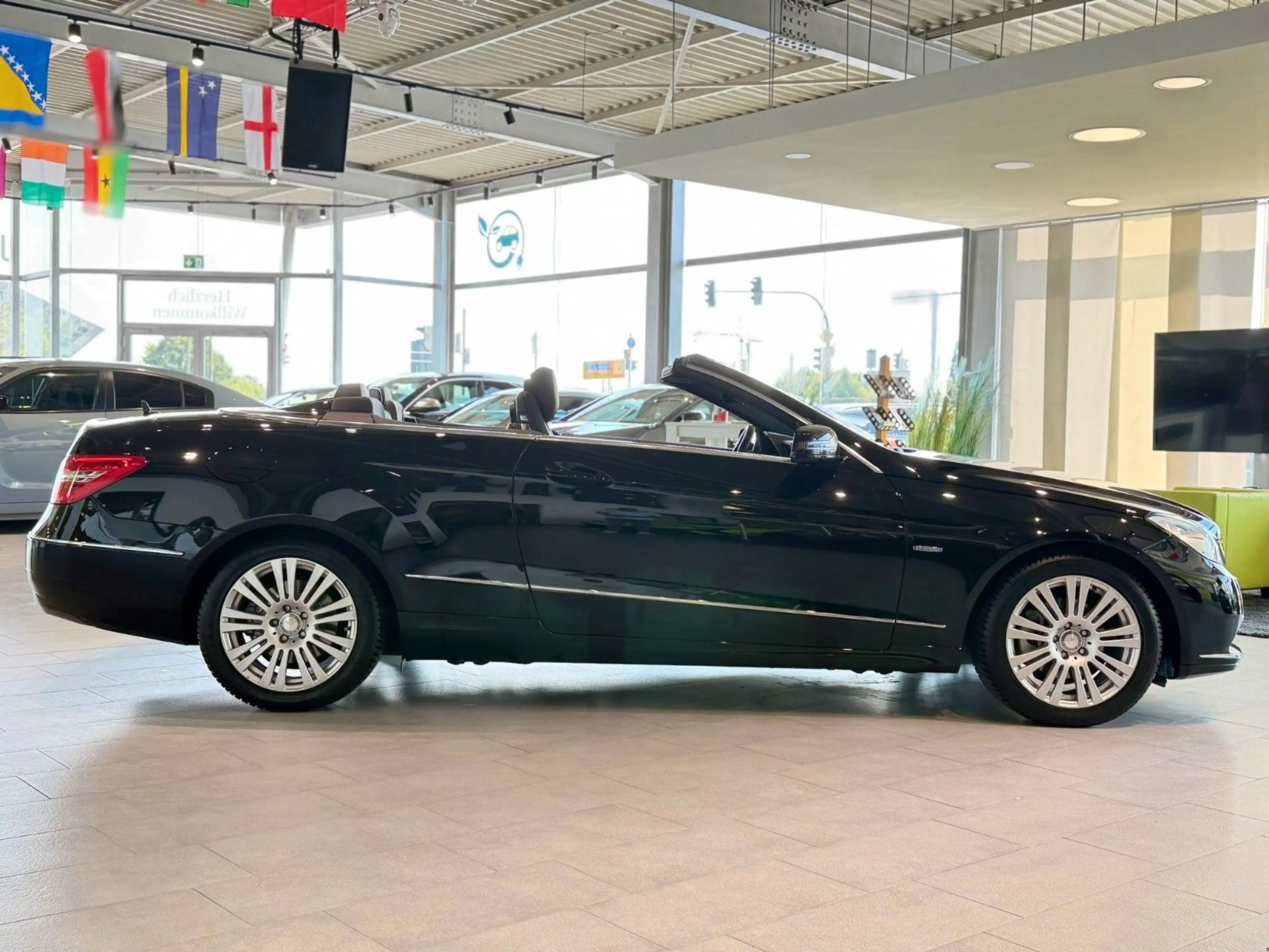 Mercedes-Benz E 250 Cabrio CGI TOP-Zustand*Navi*Leder*PDC* — photo 8