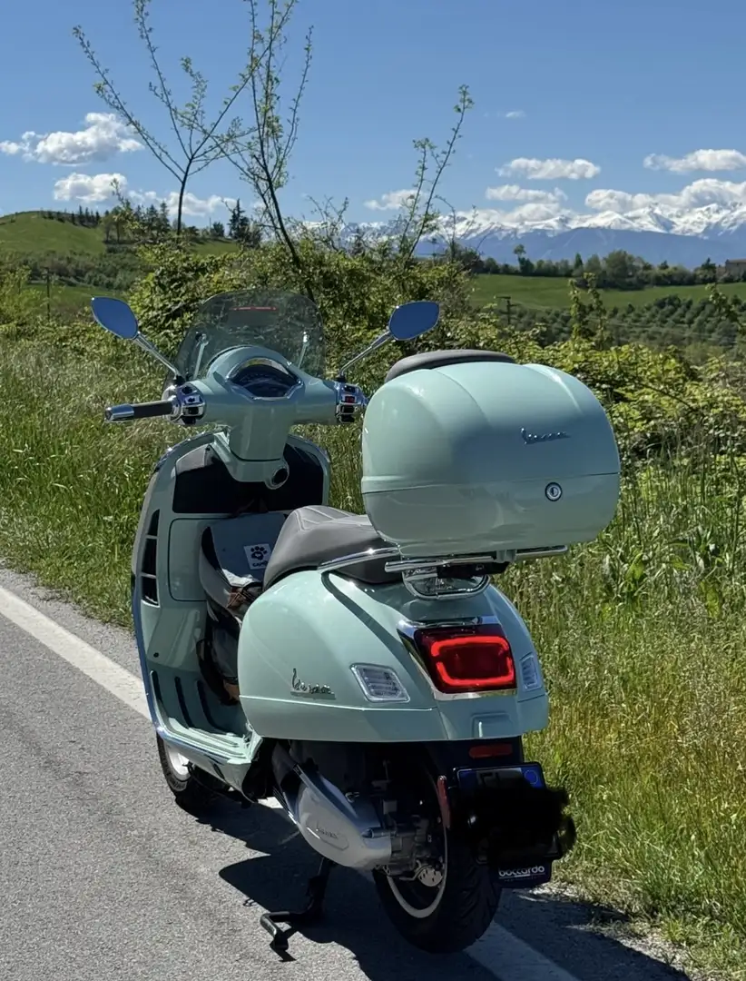 Vespa GTS 300 Verde - 2
