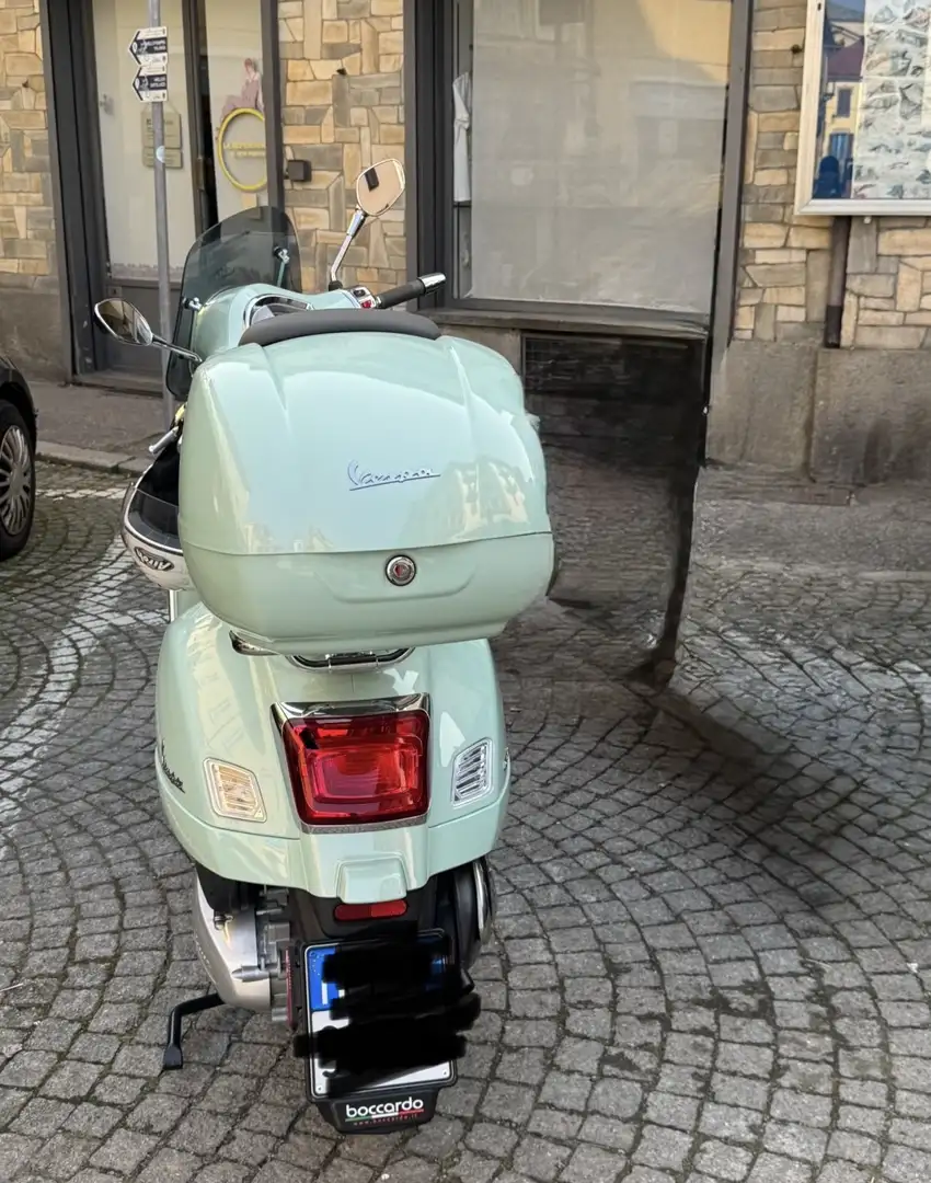 Vespa GTS 300 Verde - 1