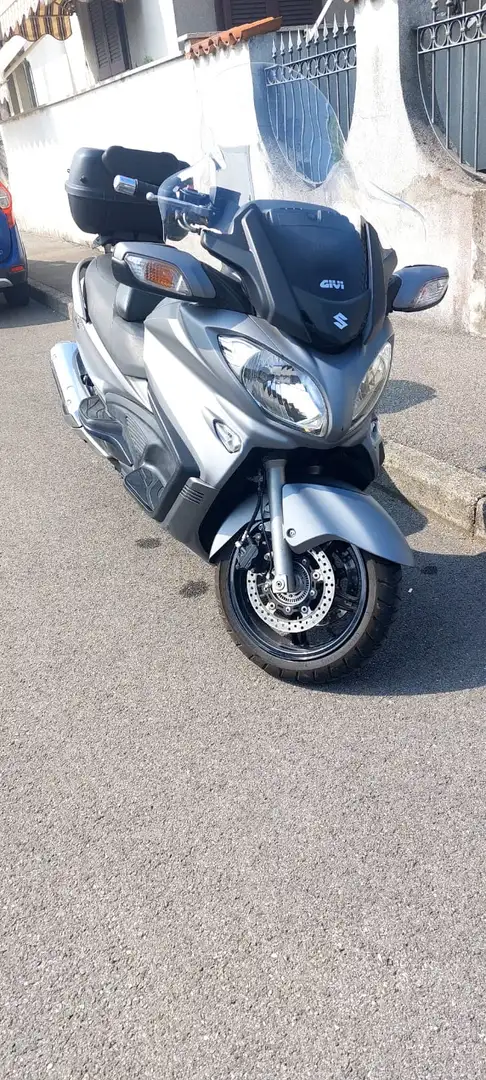 Suzuki Burgman 650 Exexutive - 1