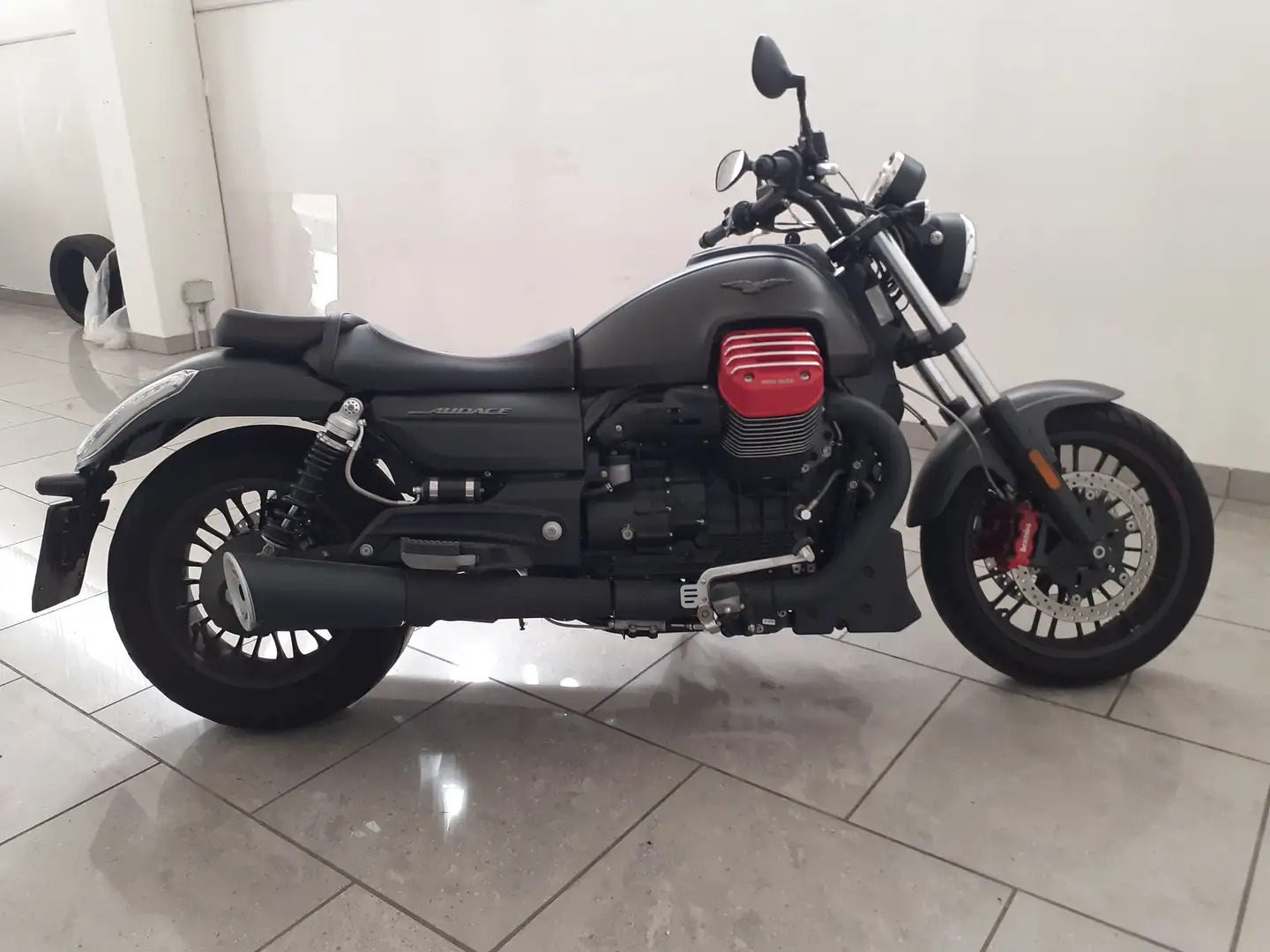 Moto Guzzi Audace carbon - 1