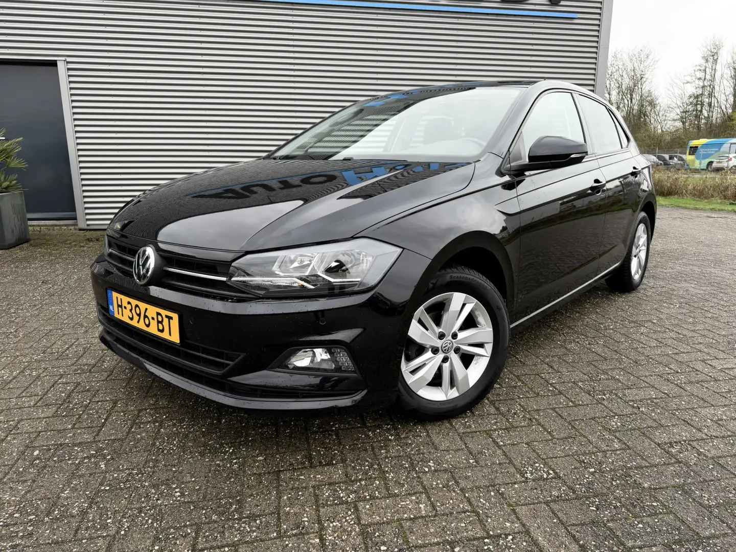 Volkswagen Polo 1.0 TSI Comfortline Business Navigatie ACC PDC Car Zwart - 2