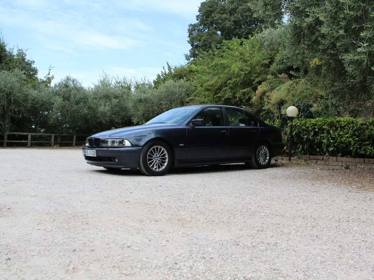 BMW 525i, foto 1