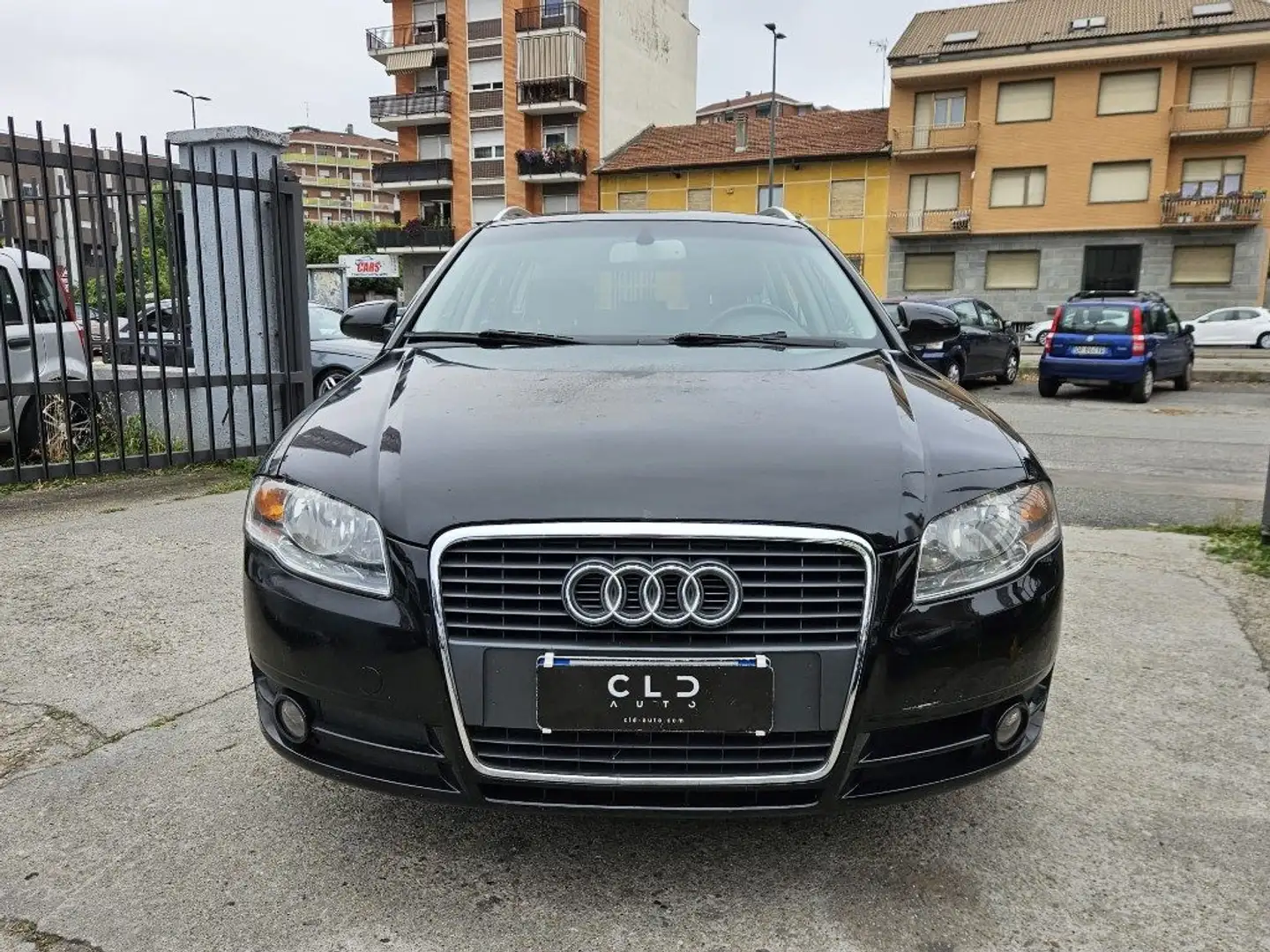 Audi A4 2.0 16V TDI Avant Schwarz - 2