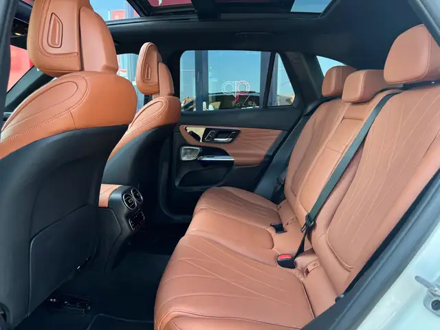 Mercedes-Benz GLC view 10