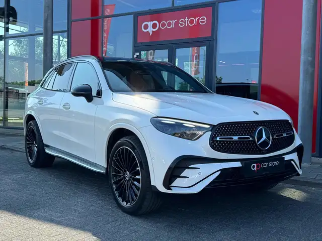 Mercedes-Benz GLC view 2